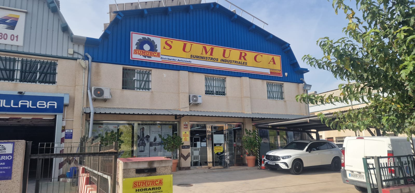 Fachada y entrada de SUMURCA en el Polígono Industrial Oeste de San Ginés, Murcia